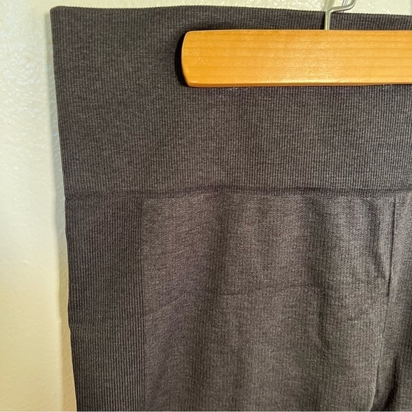 Lululemon Seamlessly Street Crop Black - Picture 9 of 16